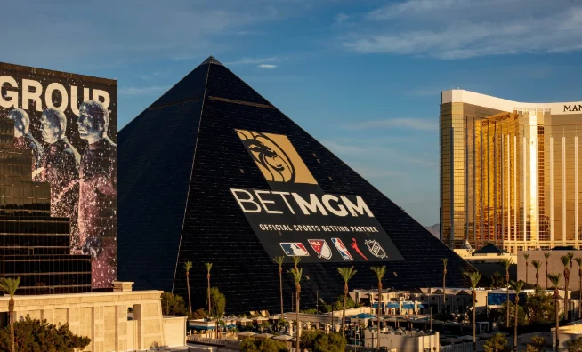 Diller出价$180亿追MGM Fertitta吞Caesars 双雄逆风押注拉斯维加斯未来 — 封面
