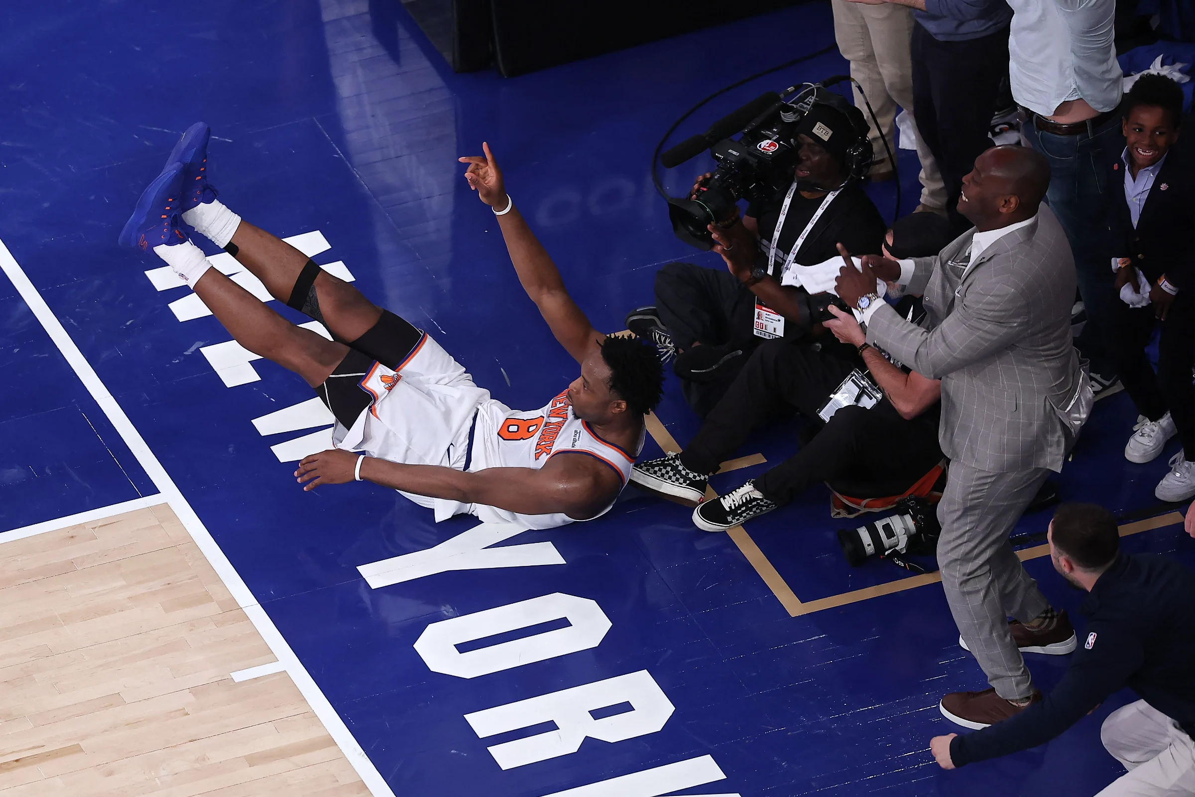 NBA总决赛｜完成29分大逆转 尼克力挫马刺摘赛点 配图