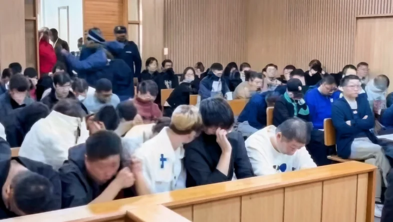 斯威士兰大清洗:数百华人涉案,牌照全面暂停 — 封面