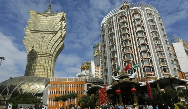 亚洲赌场过剩了吗? 210 亿砸下去,只多赚了 210亿砸下去,只多赚了1亿 — 封面