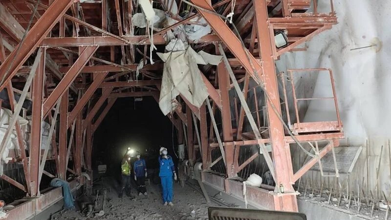 泰清莱隧道鹰架坍塌2死7伤 当局下令停工调查 — 封面