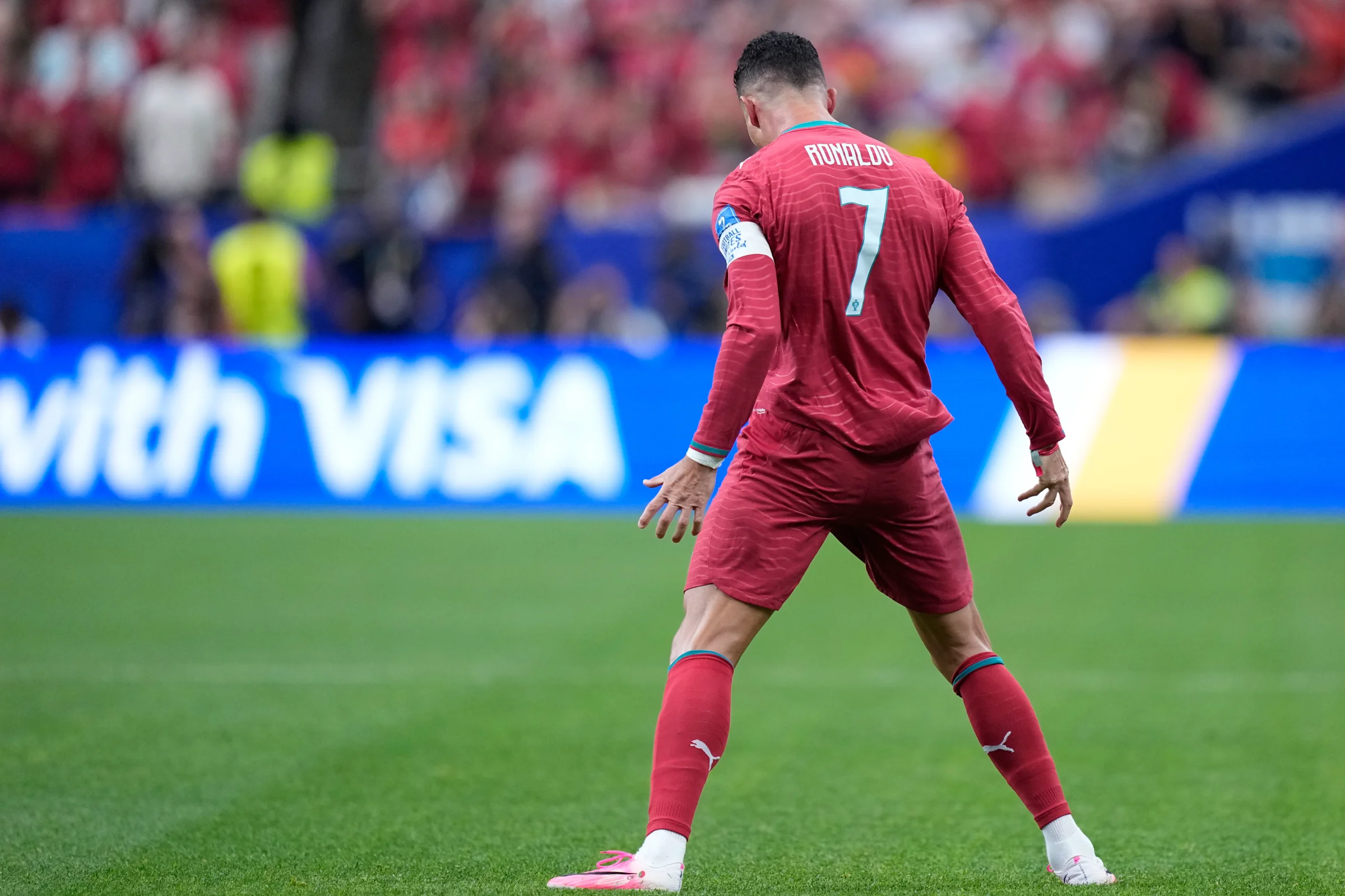2026美加墨世界杯|C罗赛后怒喊“我回来了!” 伊布不理解:他从未离开 — 封面