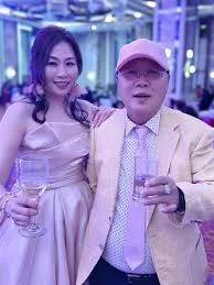 涉掏空葳格校产...金钱豹创办人袁昶平夫妻今遭检方声押法院准了 — 封面