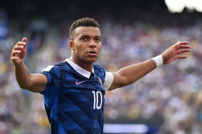 2026美加墨世界杯｜世界杯第7次梅开二度 姆巴佩6球追平梅西 配图