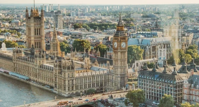 英国博彩委员会牌照费十月起全面上调25% — 封面