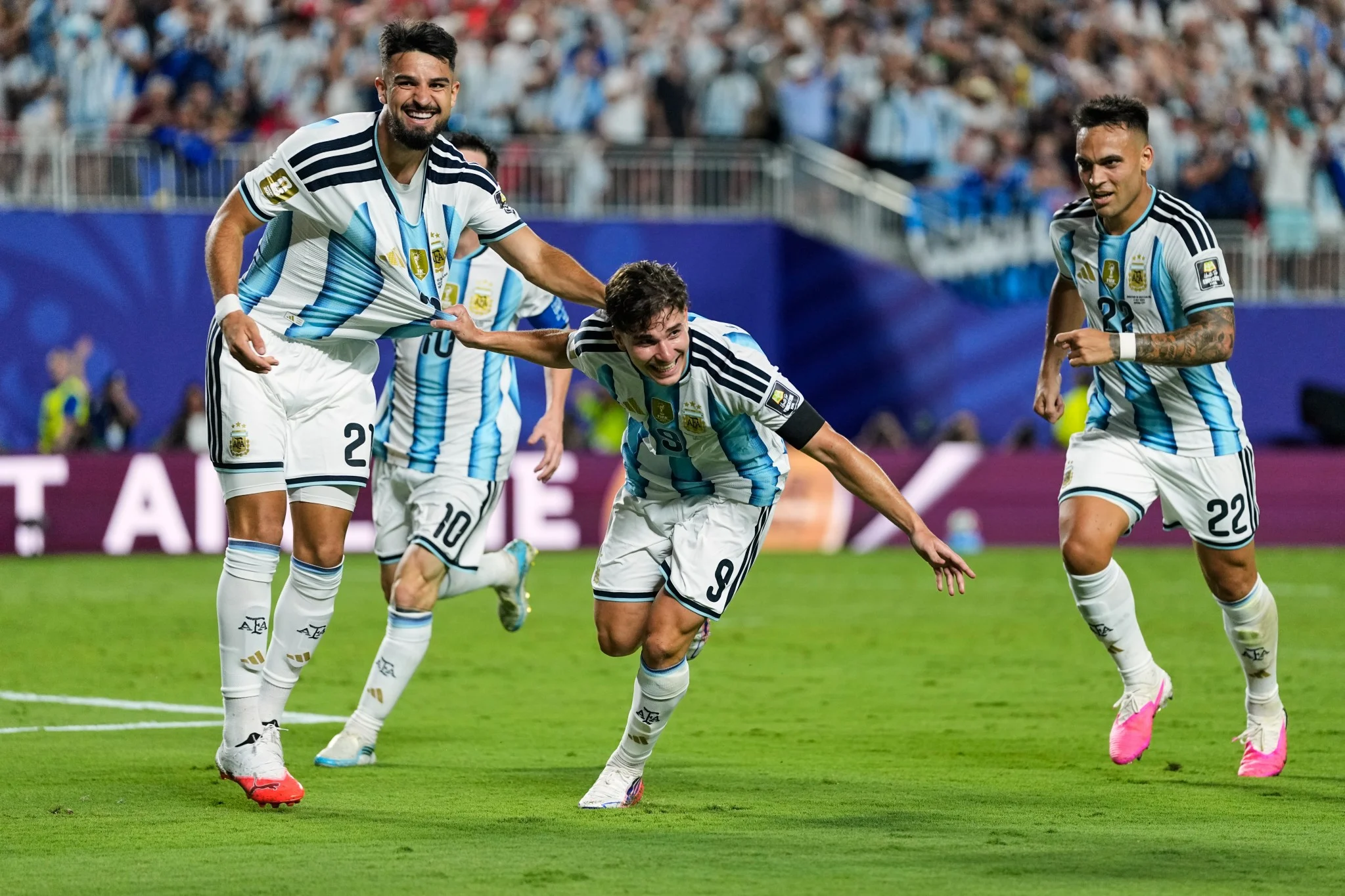 2026美加墨世界杯|3比1淘汰10人瑞士 阿根廷4强战英格兰 — 封面