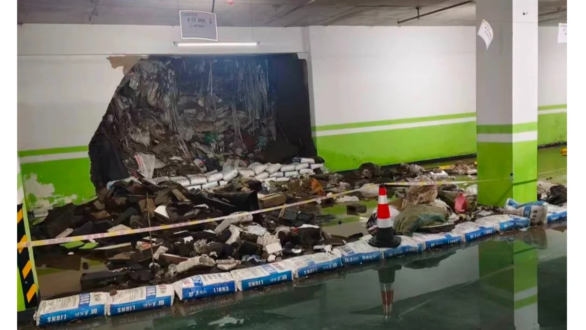 巴威暴雨冲出豆腐渣工程丑闻辽宁住宅社区墙塌、流出大量恶臭垃圾 — 封面