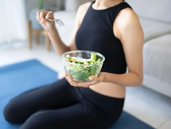 网美刻意吃生菜感染环孢子虫疫情竟掀减肥歪风 — 封面