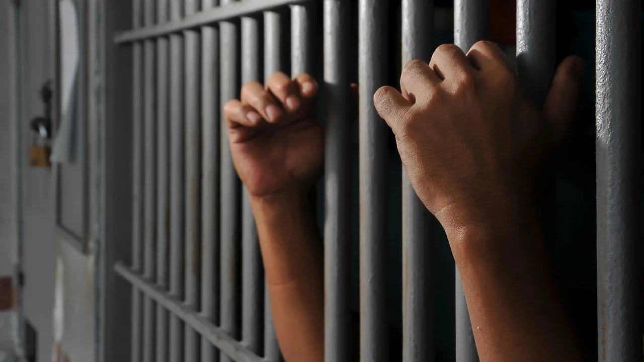 民调显示,大多数泰国人仍支持“死刑” — 封面