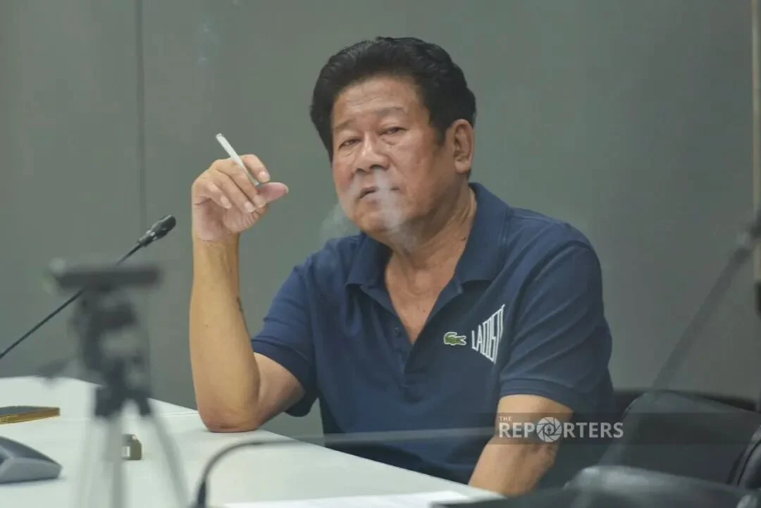 枪杀后在警局悠闲吸烟、不戴手铐引众怒,总理动怒下令严办 — 封面