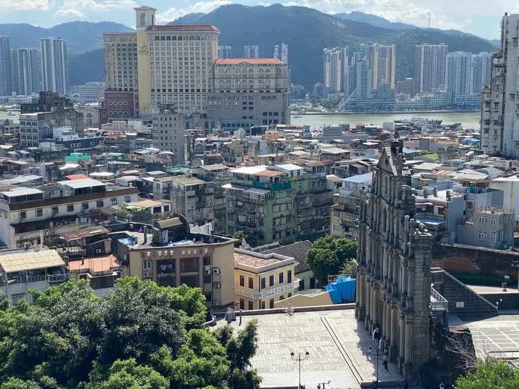 昔日卫星娱乐场营运商持续经营果困难实德环球发出2026 上半年盈警 配图