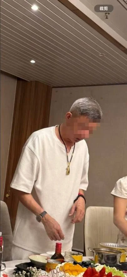西港理发店老板陈庆生卷款失联,6人共22.8万美元款项 — 封面