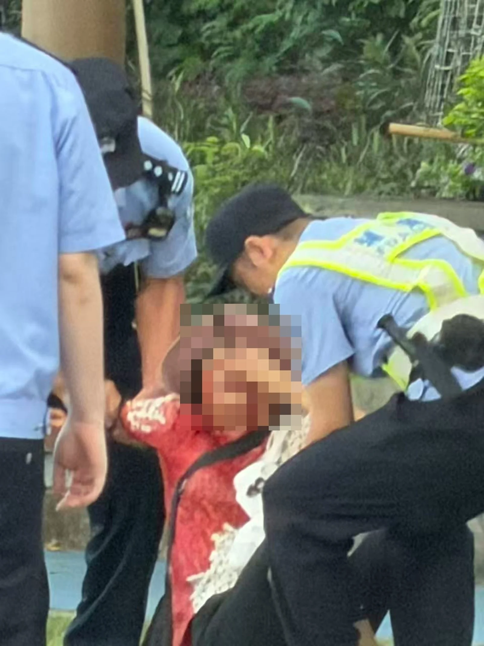 广州大学城GOGO新天地有人持刀随机伤人多人浴血警拘35岁男 — 正文配图