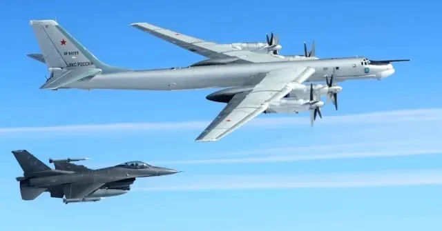 火光照亮天际!俄Tu-95轰炸机训练坠毁酿6死1伤 — 封面