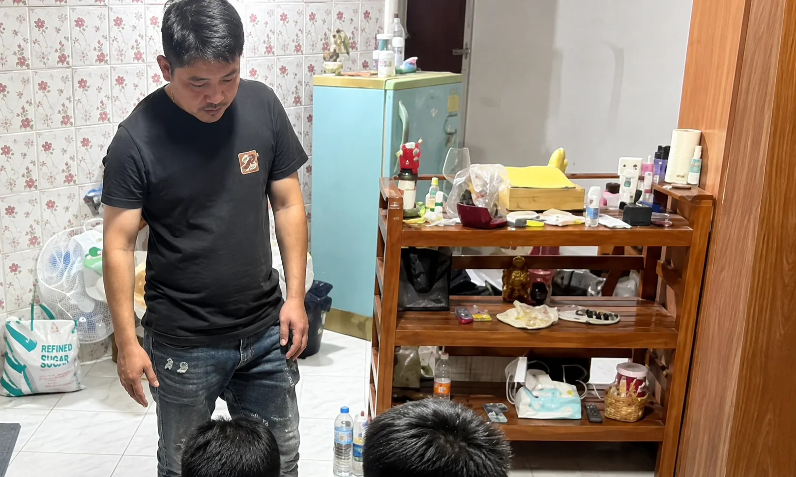 泰国“撞车勒索”团伙被查！两名通缉嫌疑人落网 — 正文配图
