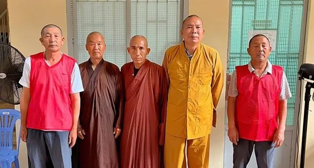 以僧侣身份向游客推销物品？5名中国人员在胡志明市被查 — 正文配图