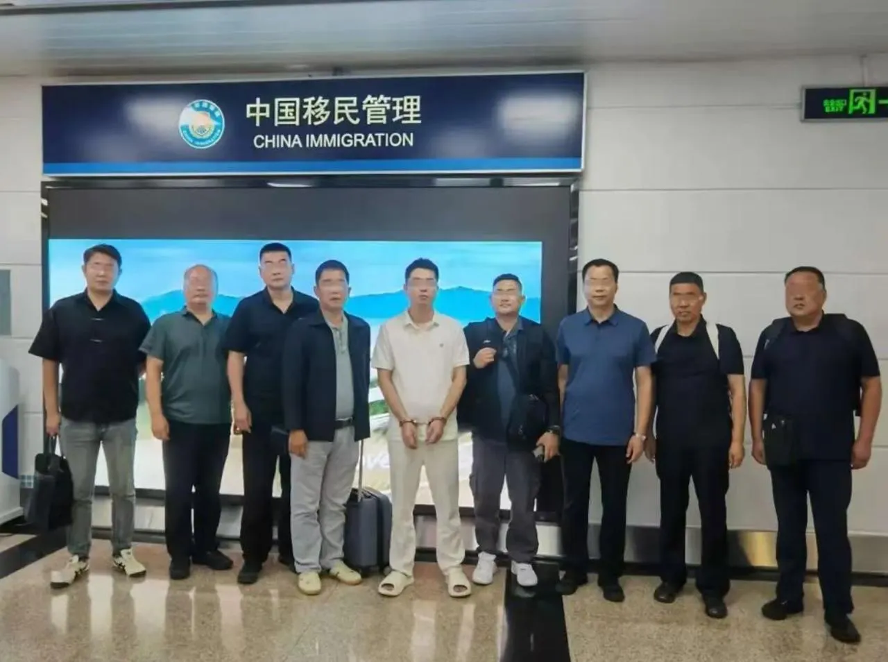 中国驻菲律宾使馆通报：跨境赌博逃犯陈某被抓并遣返 — 正文配图
