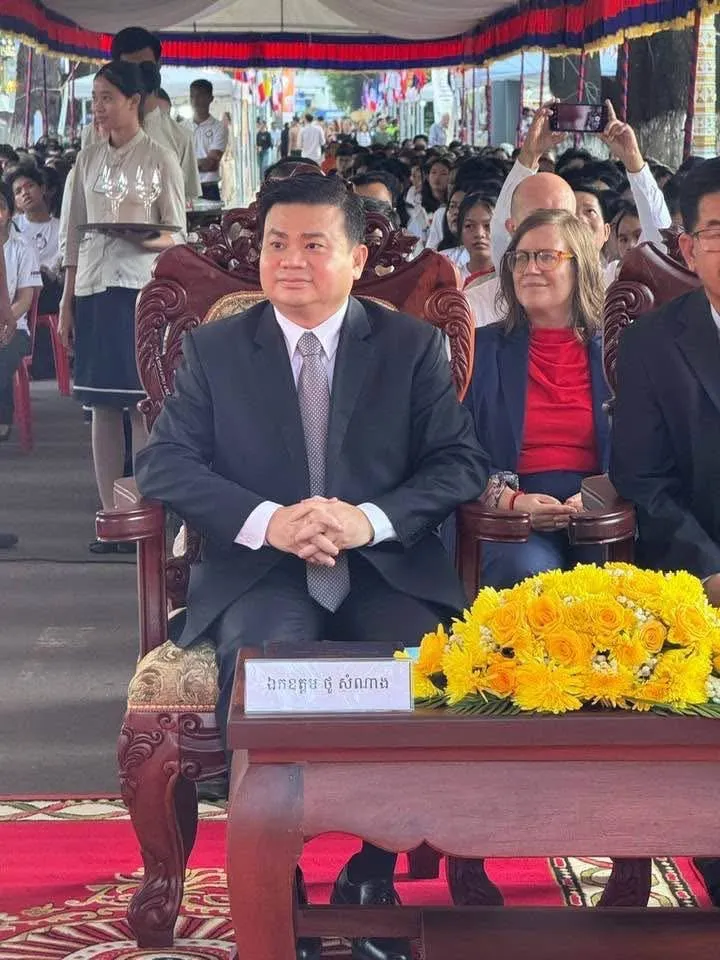 柬埔寨外交部前高官被查!超6000份特殊签证涉嫌违规使用 — 封面