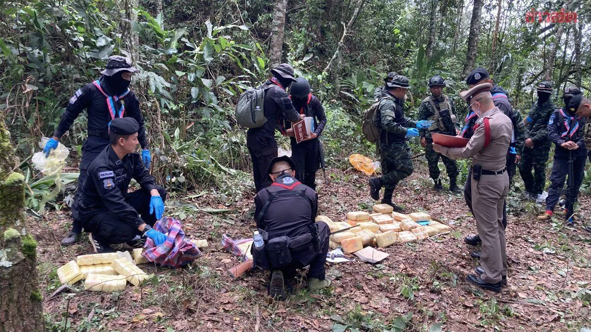 泰缅边境爆发交火!两名嫌疑人死亡,查获60万粒冰毒 — 封面