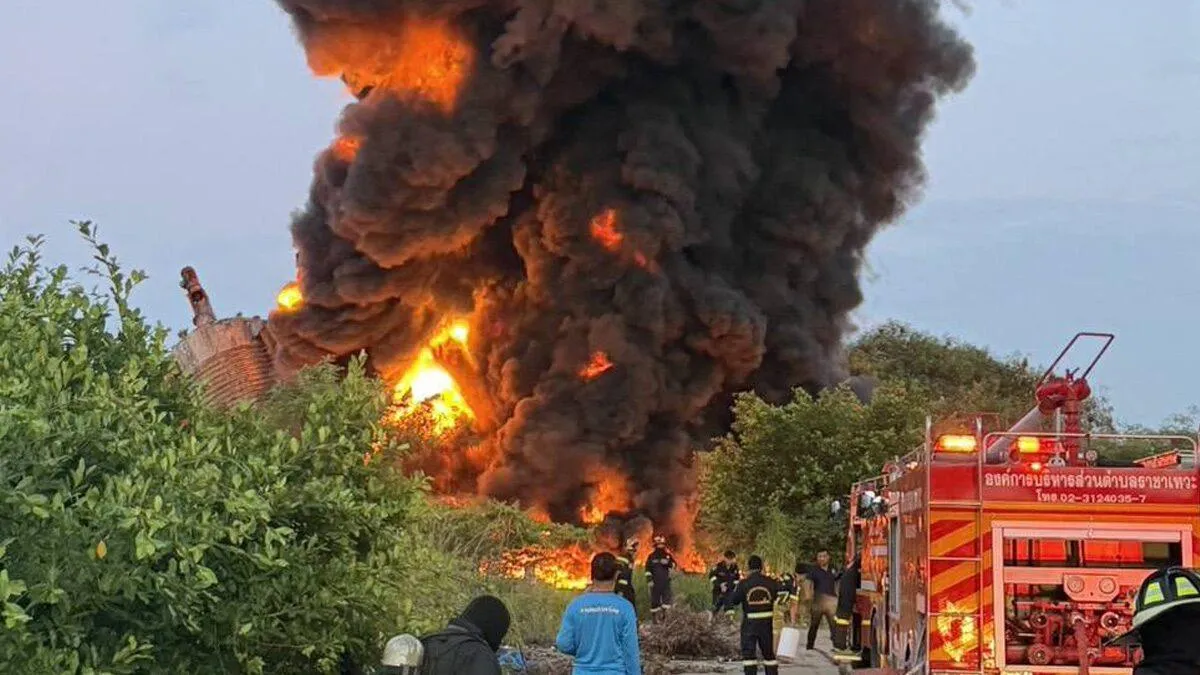 5年前爆炸废弃化工厂再起火,北榄府居民担心危险重现 — 封面