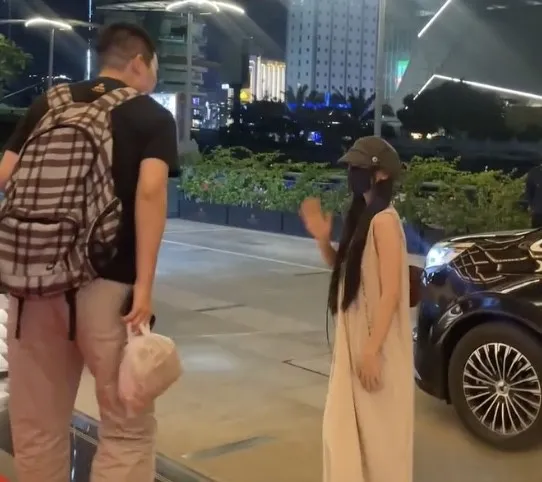 杨超越现身柬埔寨!赴金边参加第四届亚洲电影节 — 封面