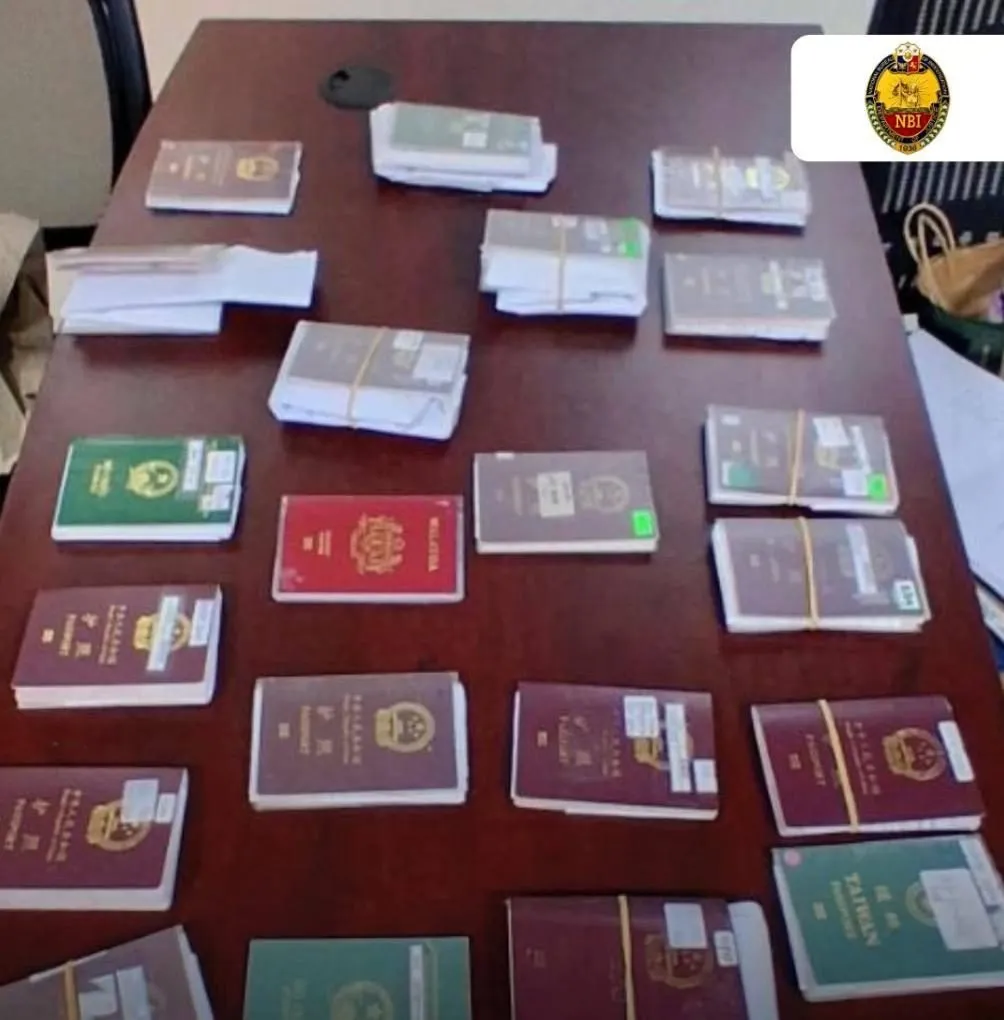 菲律宾NBI帕赛诱捕中国籍男子,追回22本外籍护照 — 封面