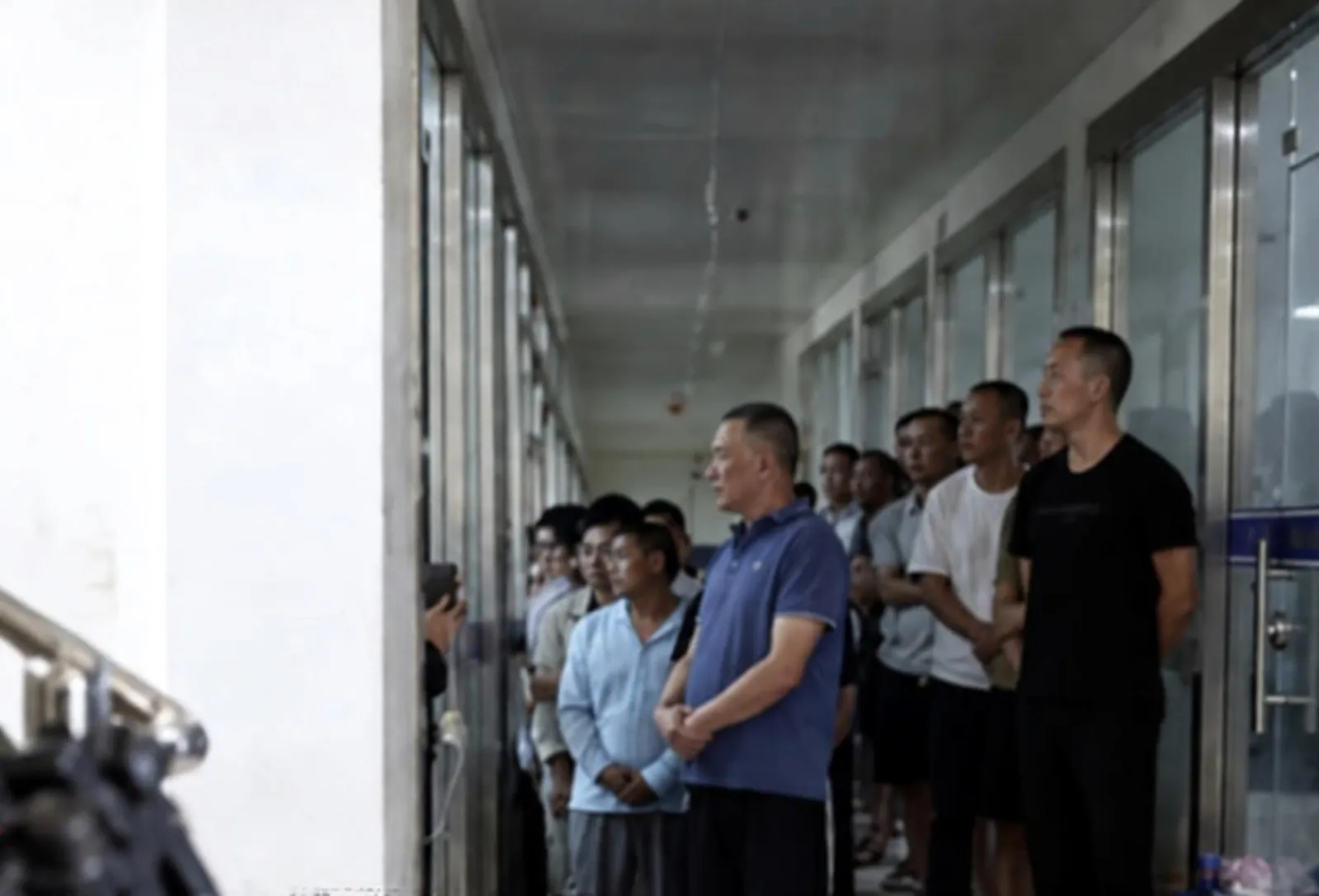 69名中国人曾被扣!菲律宾钢厂突查再掀中菲执法争议 — 正文配图