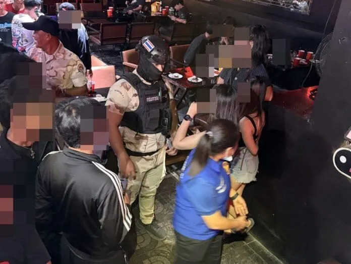 泰国夜店凌晨突袭！近200人被查，20人尿检呈阳性 — 正文配图