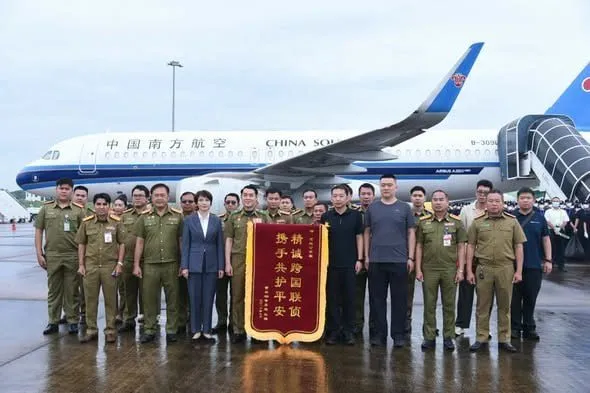 老挝移交98名涉网犯罪中国籍人员，含6名女性 — 正文配图