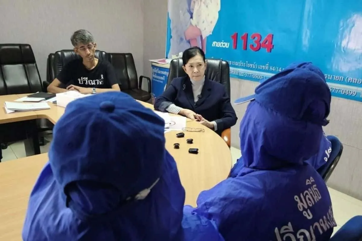 刀刃抵胸、靠近头部?泰国4名小学生指控教师持刀威胁 — 正文配图