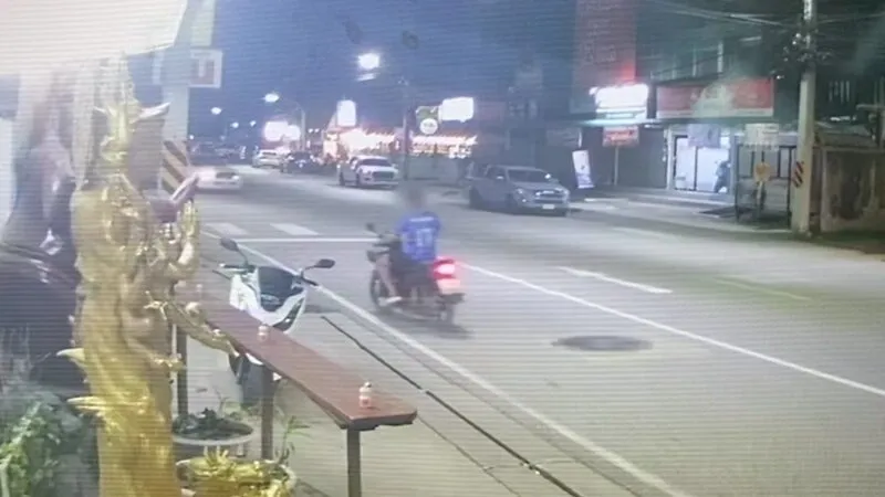 泰国一变态跟踪夜跑女子，并偷偷自慰直到射精。 — 正文配图