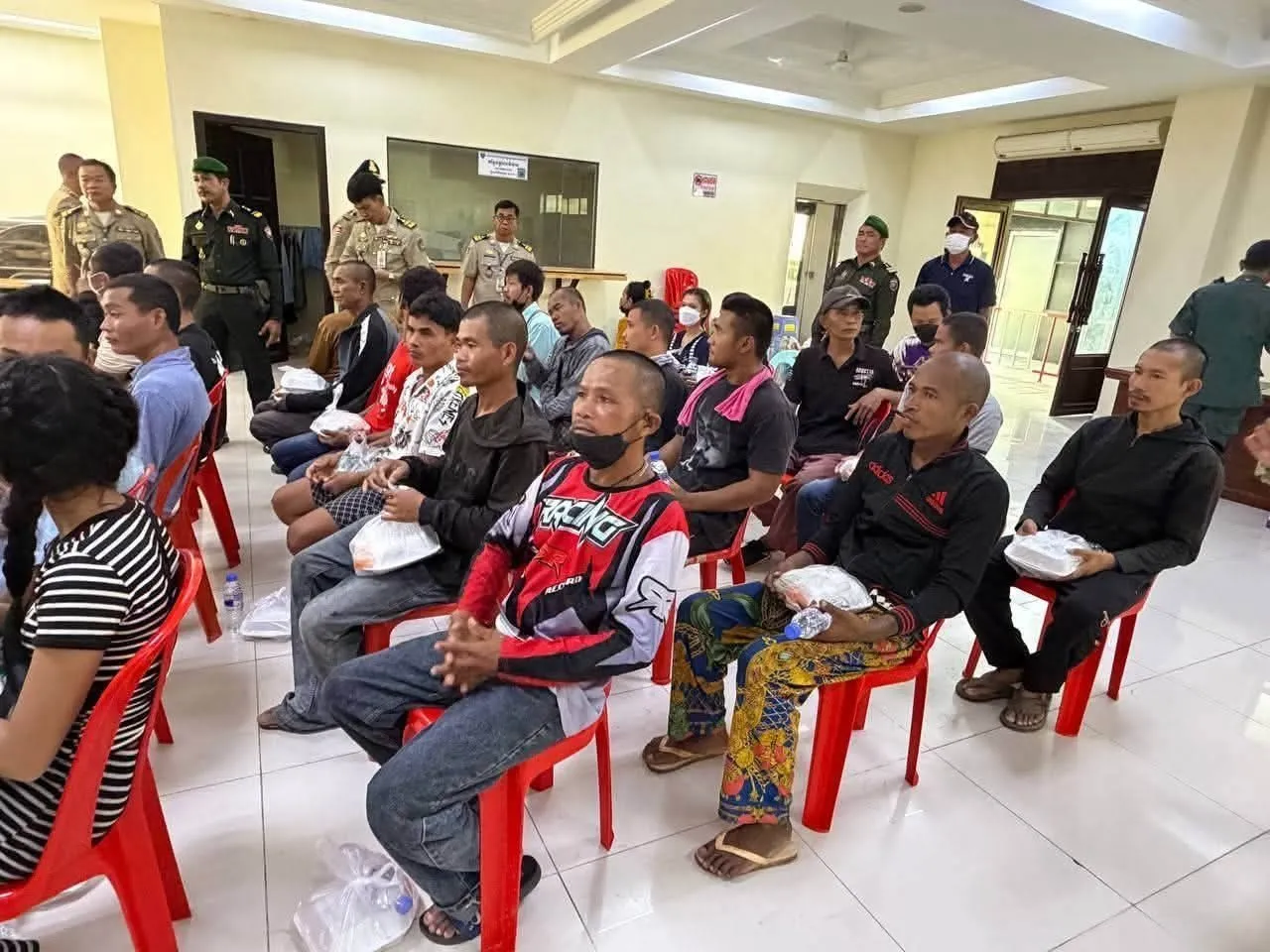 柬泰边境最新动态:泰籍11人被遣返,32名柬籍人员获送回 — 正文配图