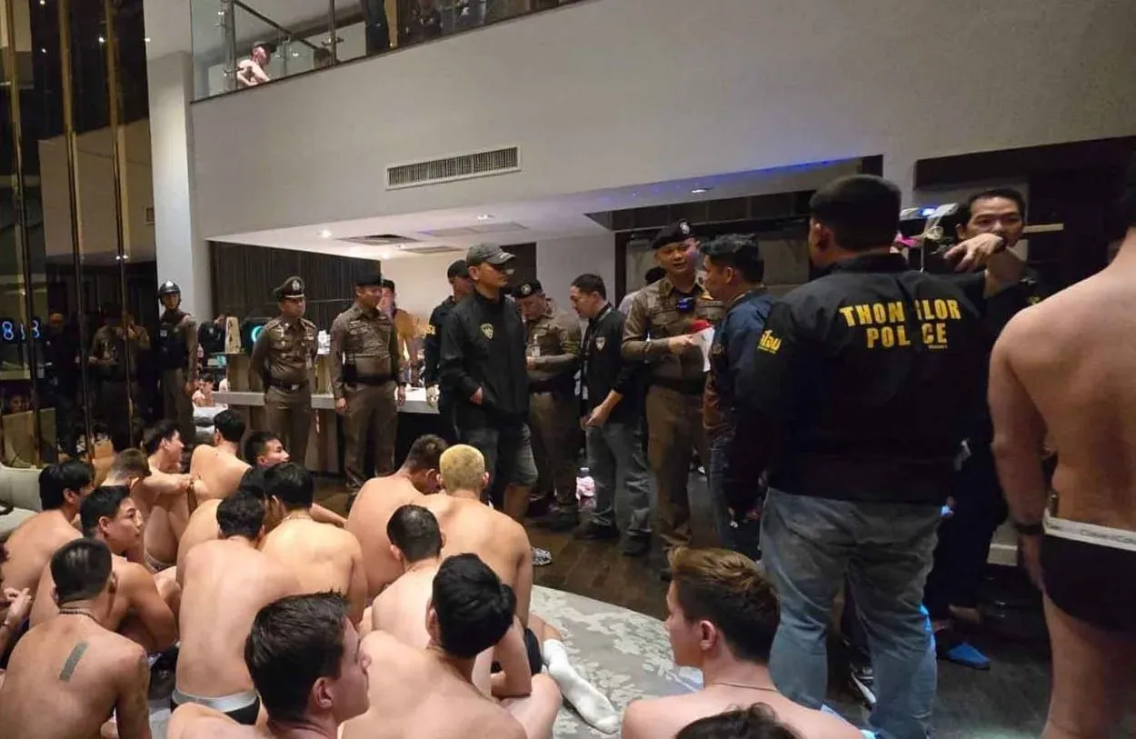 抢走117万泰铢后烧车逃跑！泰国54岁男子在曼谷度假村落网 — 正文配图