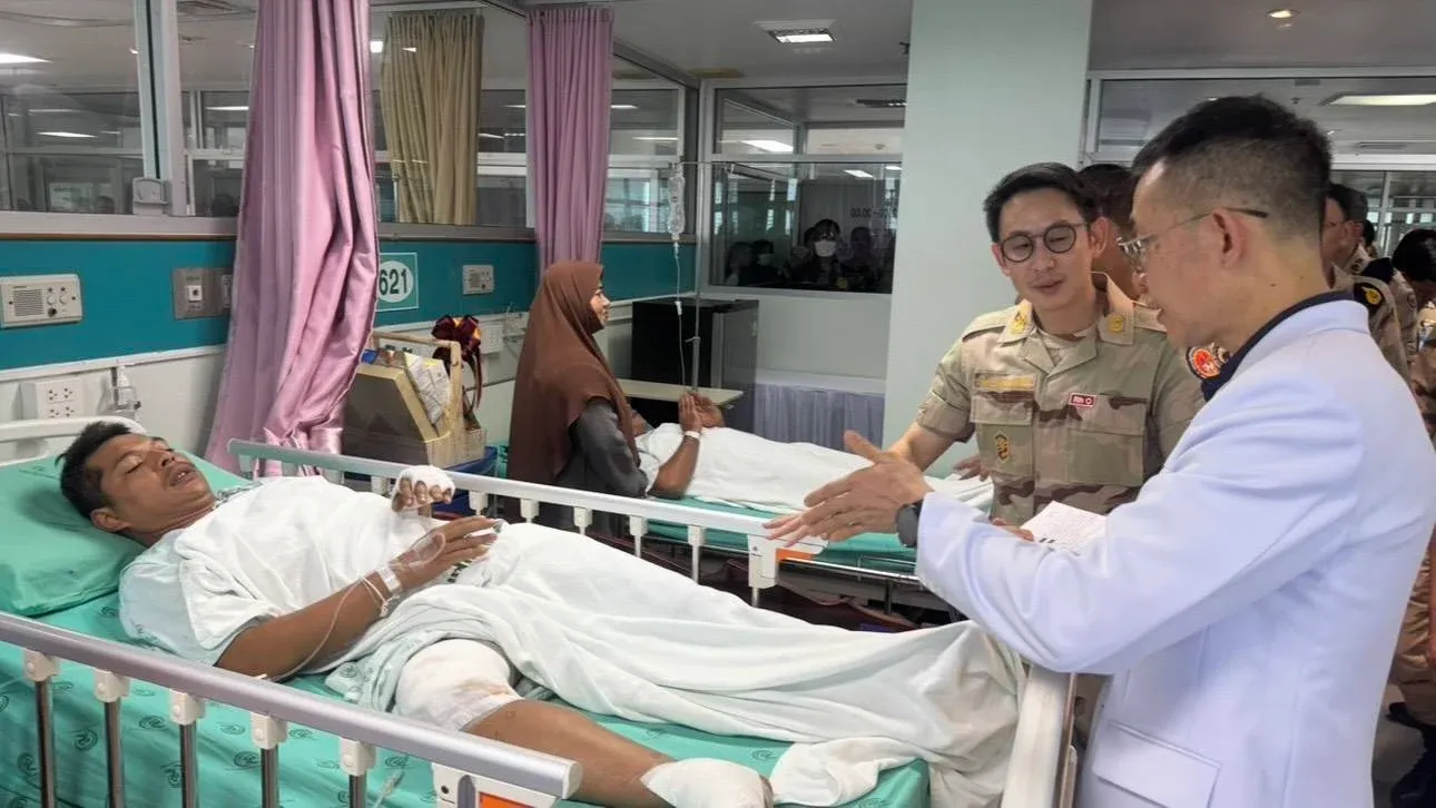 泰国那拉提瓦爆炸袭击致2死16伤!志愿防卫队车辆遭伏击 — 正文配图