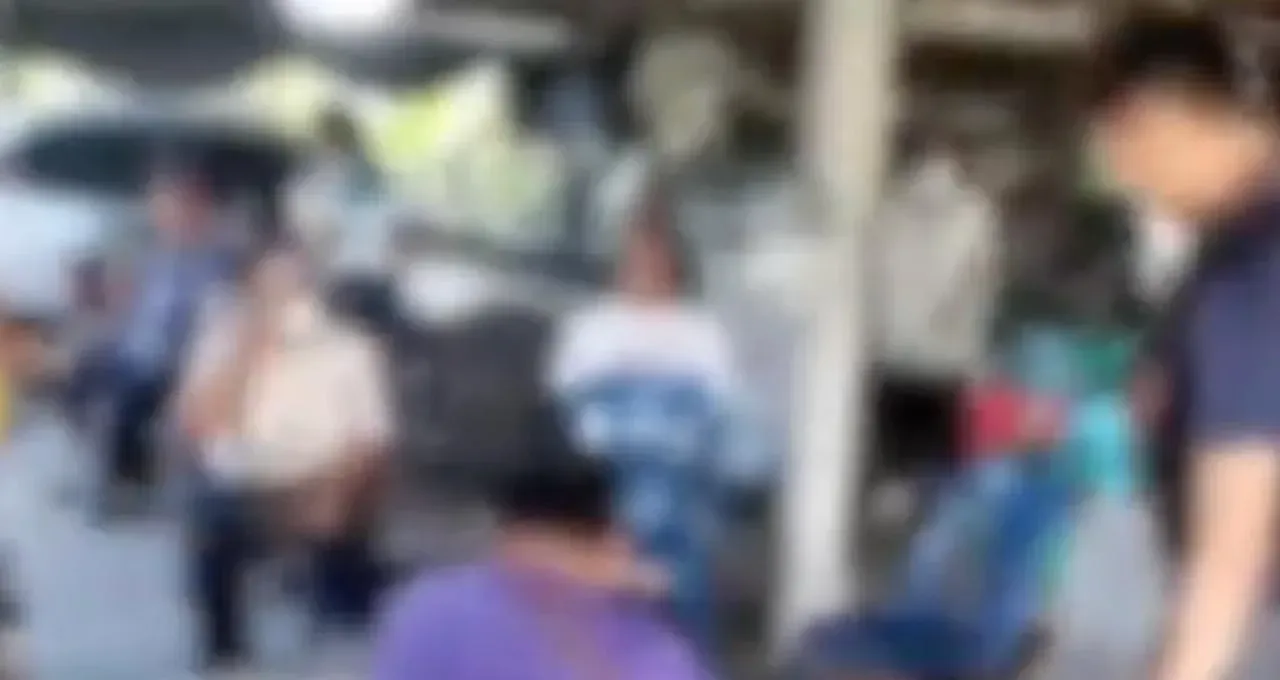 泰国素攀武里突袭流动赌场!17人四散逃跑,有人跳池塘躲警 — 正文配图