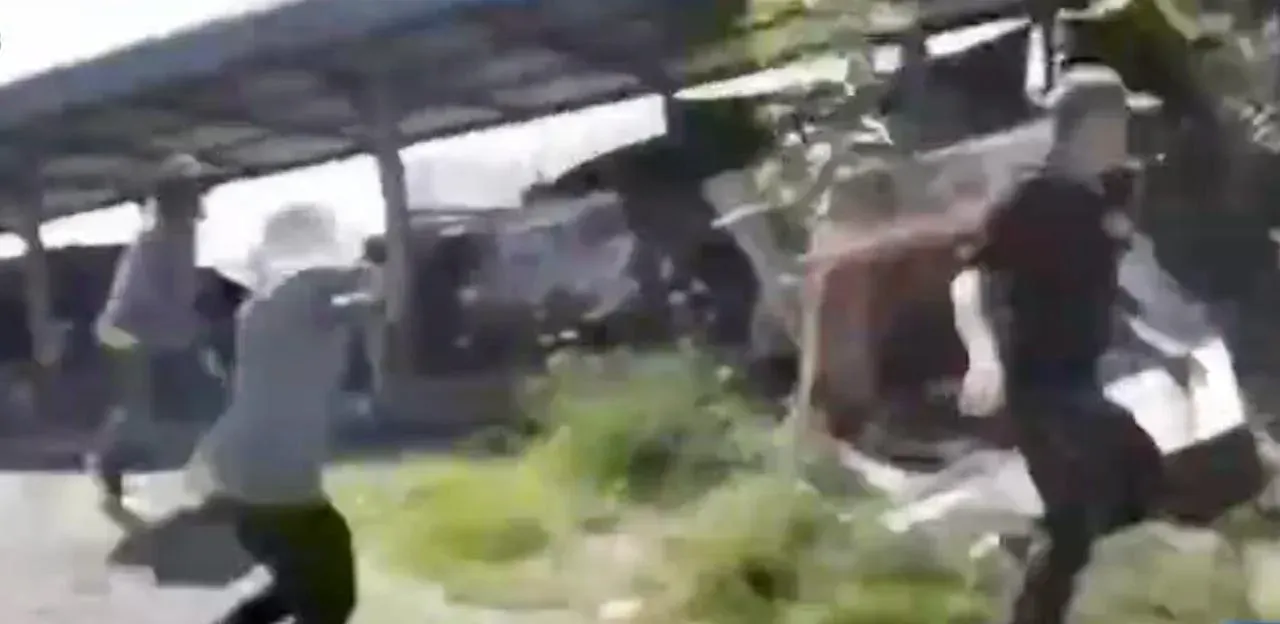泰国素攀武里突袭流动赌场!17人四散逃跑,有人跳池塘躲警 — 正文配图