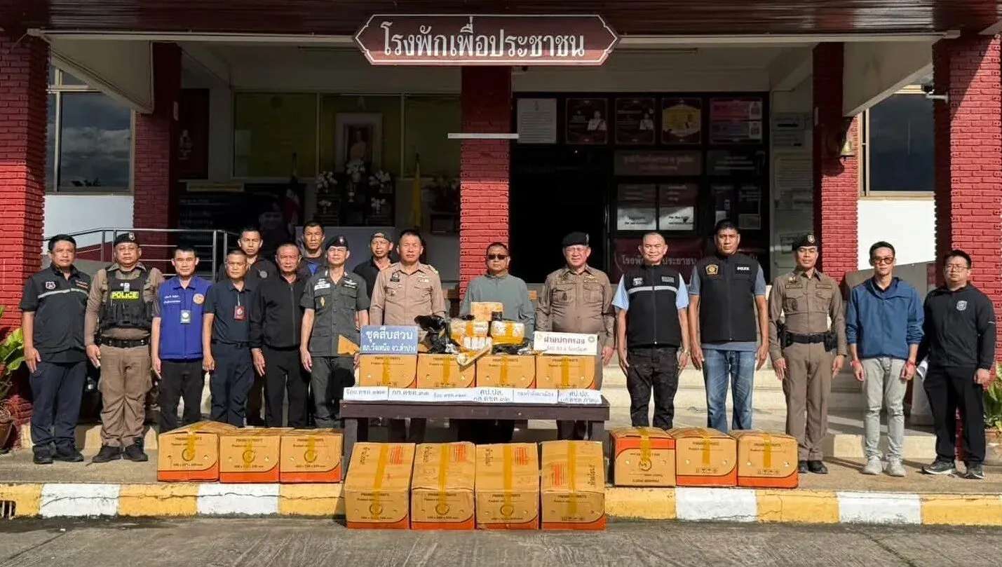 泰国警方追车拦截320万粒疯药,嫌疑人翻车被捕 — 正文配图