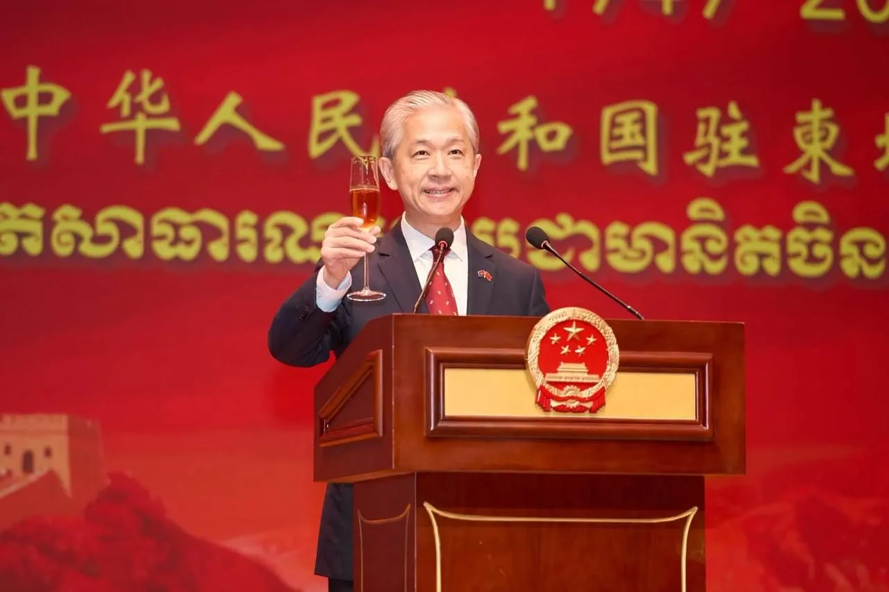 华人华侨代表齐聚,中国驻柬使馆庆祝国庆77周年 — 正文配图