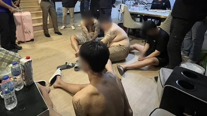 3名中国女子称赴泰工作后遭拘禁，警方突袭住宅控制4名男子 — 正文配图