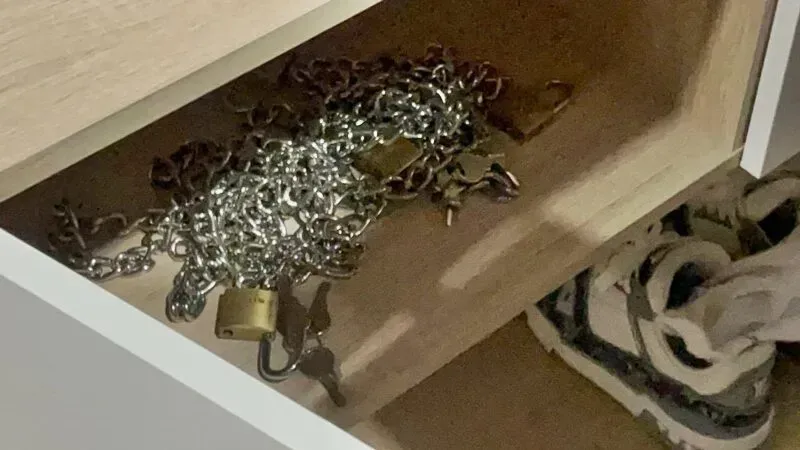 3名中国女子称赴泰工作后遭拘禁，警方突袭住宅控制4名男子 — 正文配图