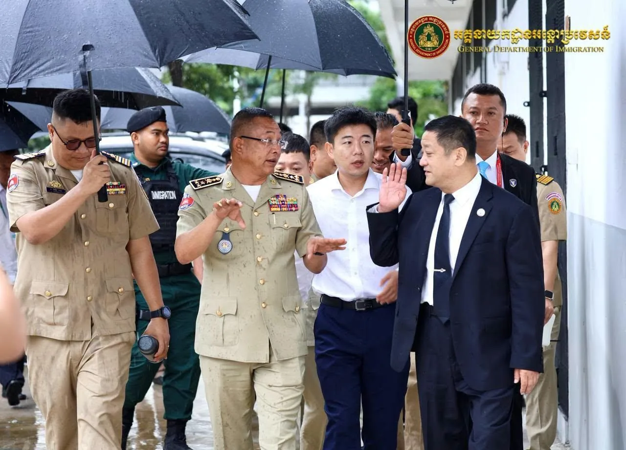中国公安部副部长杨维林率团参访柬埔寨巴地待遣返中心 — 正文配图