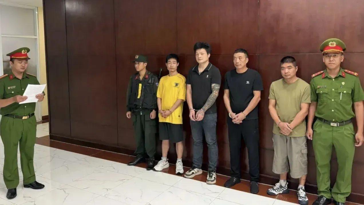 4名中国男子越南机场被拘，托运行李查出1793条香烟 — 正文配图