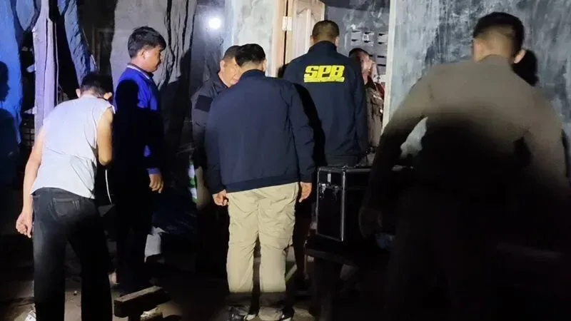 泰国素攀武里一屋发现3具遗体!其中包括6岁男童 — 封面