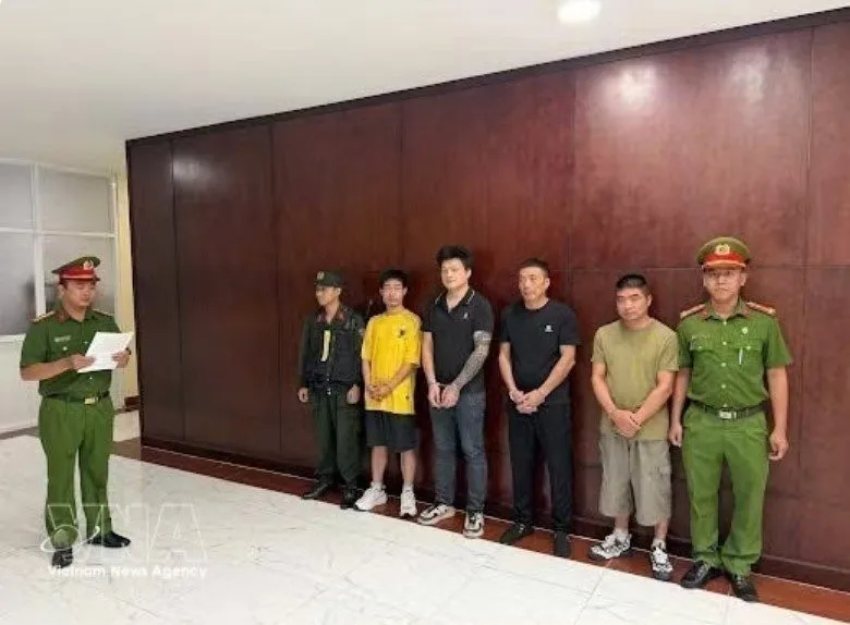 4名中国籍男子涉走私近1.8万包香烟在越南胡志明市被捕 — 正文配图