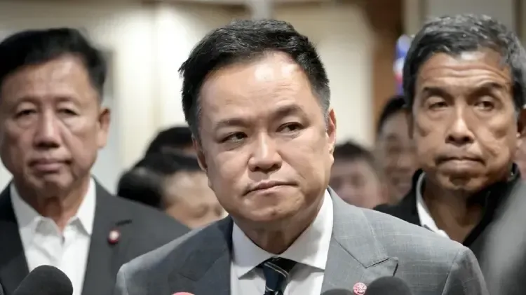 阿努廷回应灾区发现金争议：救济包发完后用个人现金帮助灾民 ... 配图