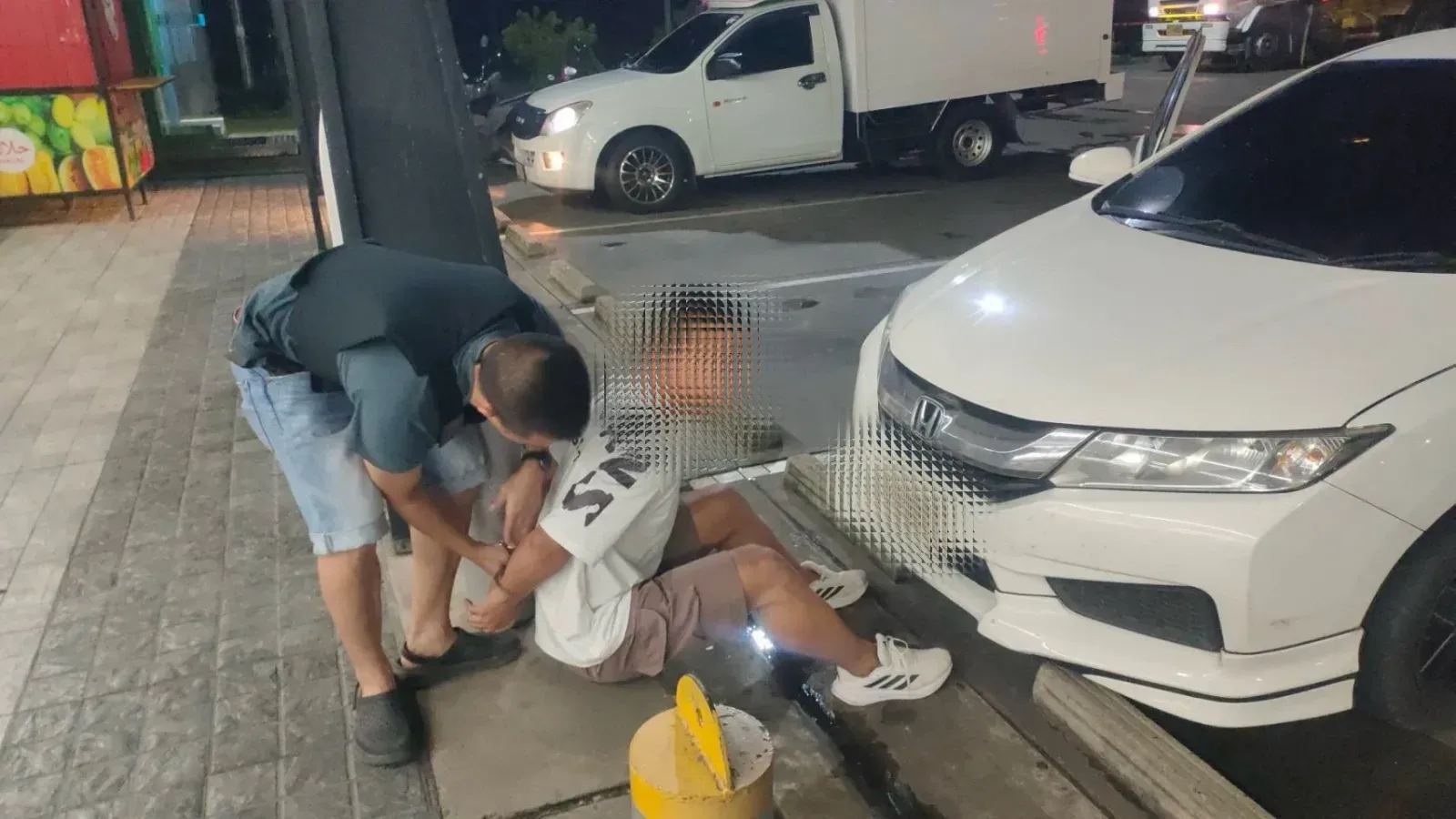 中国男子藏后座涉嫌偷渡，泰国警方追40公里抓4人 — 正文配图