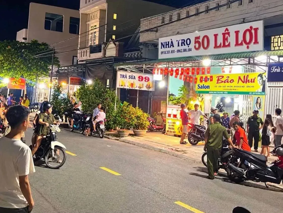 越南警方突查一处出租屋，3名中国人和1名越南人被带走调查 — 正文配图