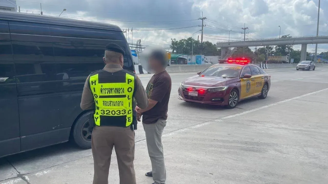 泰国警方抓获41岁人头账户嫌犯，涉假冒网络警察诈骗案 — 正文配图