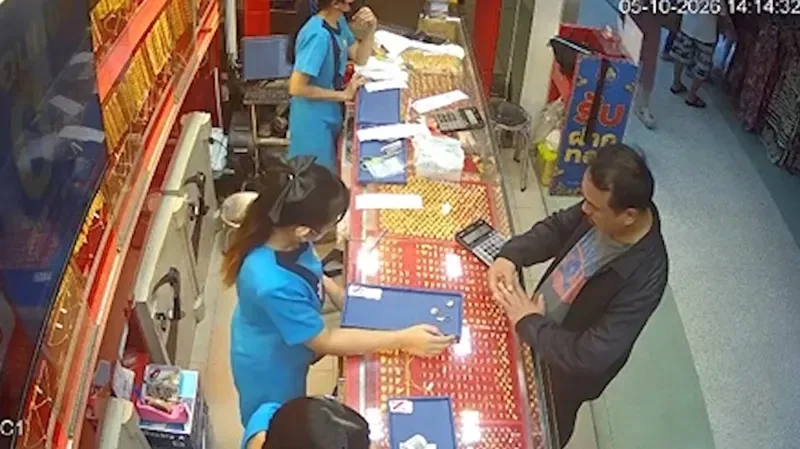 泰国乌汶商场金店发生抢夺案！男子试戴金戒指后突然逃跑 — 正文配图