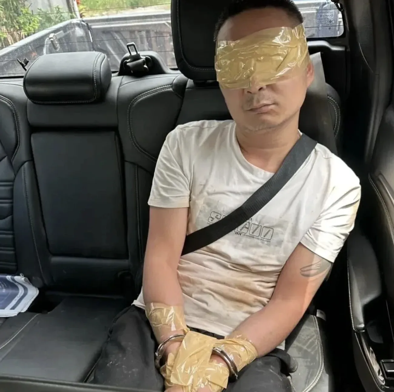 中国男子赴泰找工作遭捆绑蒙眼！泰国警方抓获33岁涉案男子 — 封面
